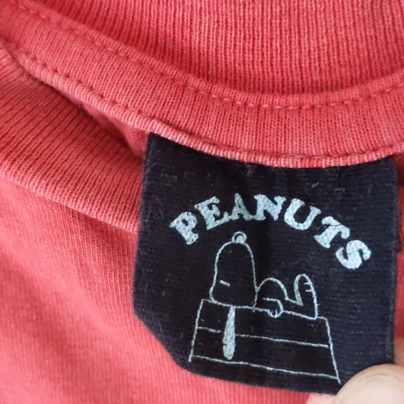 Peanuts Holiday Tshirt Snoop and Woodstock - Picture 5 of 7